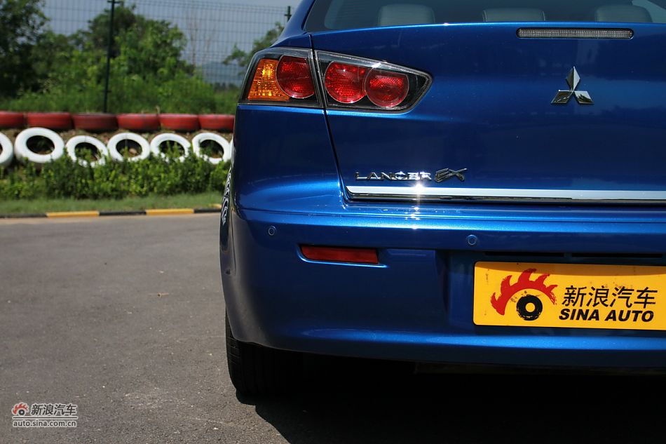 新浪试车深度试驾2011款翼神