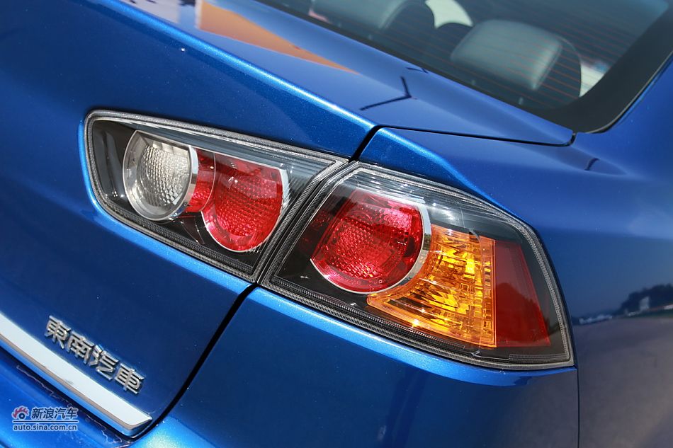 新浪试车深度试驾2011款翼神