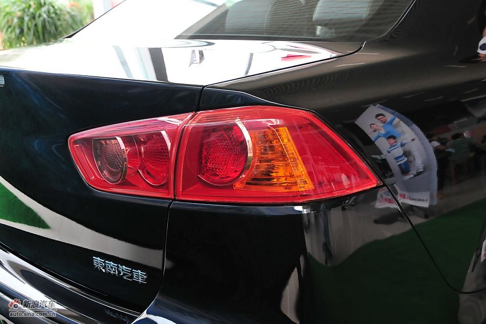 三菱翼神1.8L致尚版豪华型MT外观