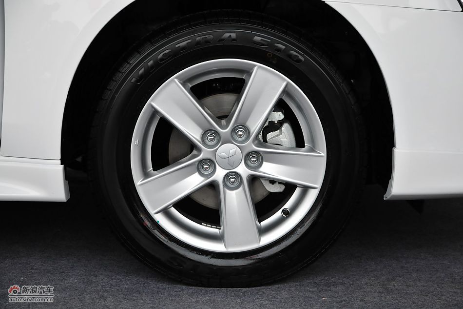 三菱翼神1.8L致尚版豪华型CVT外观