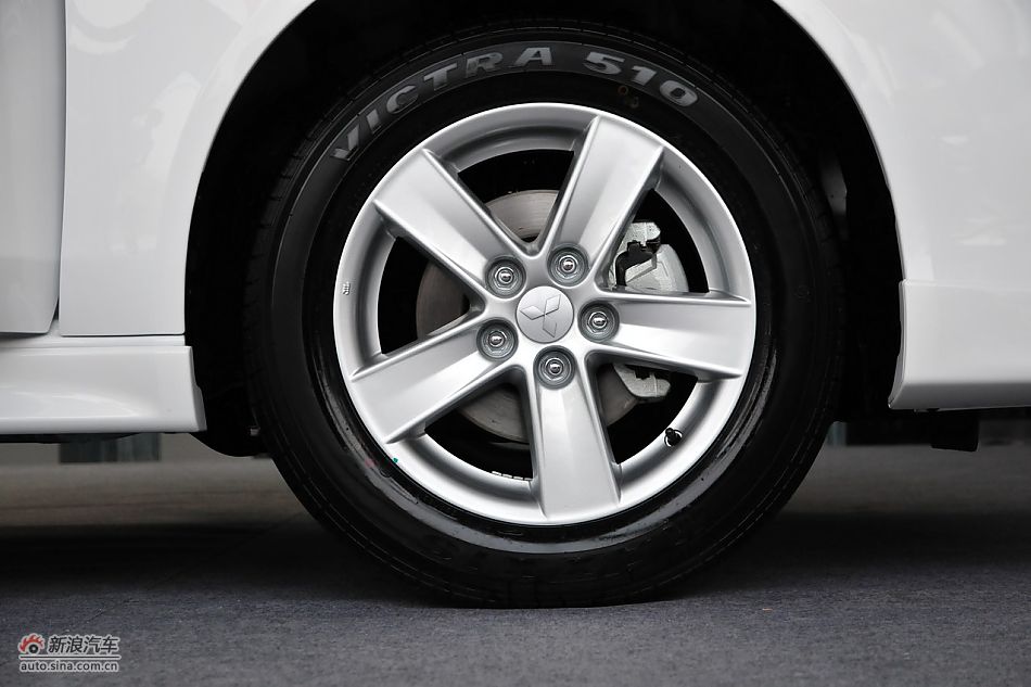 三菱翼神1.8L致尚版豪华型CVT外观