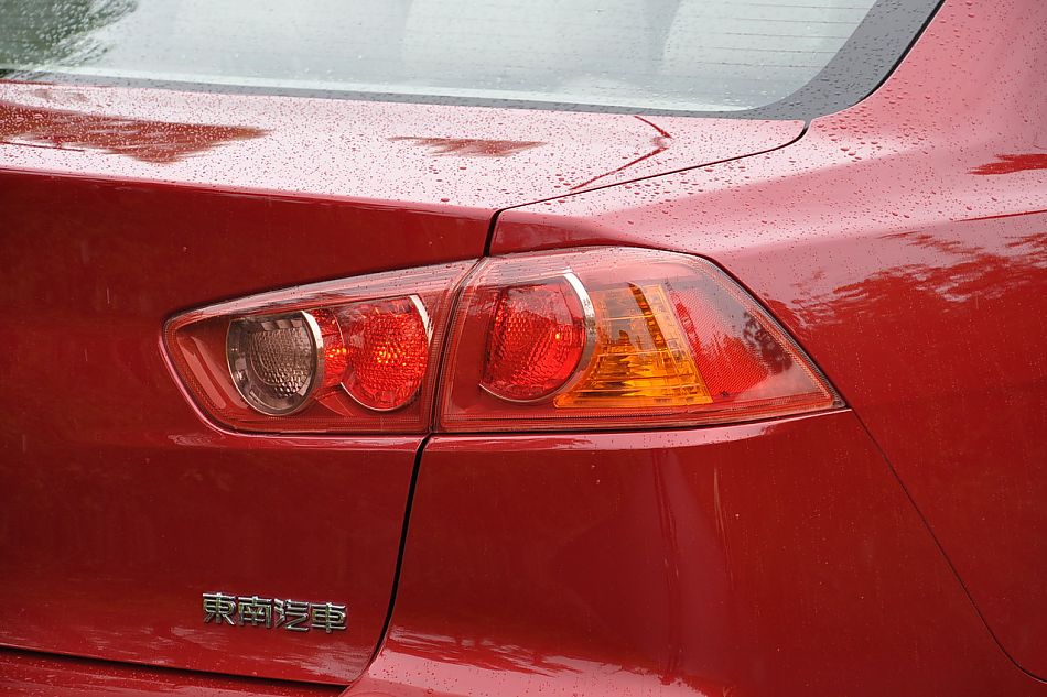 翼神1.8L豪华型CVT外观及细节