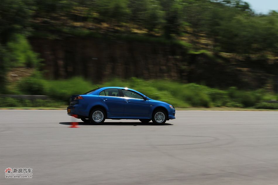 新浪试车深度试驾2011款翼神