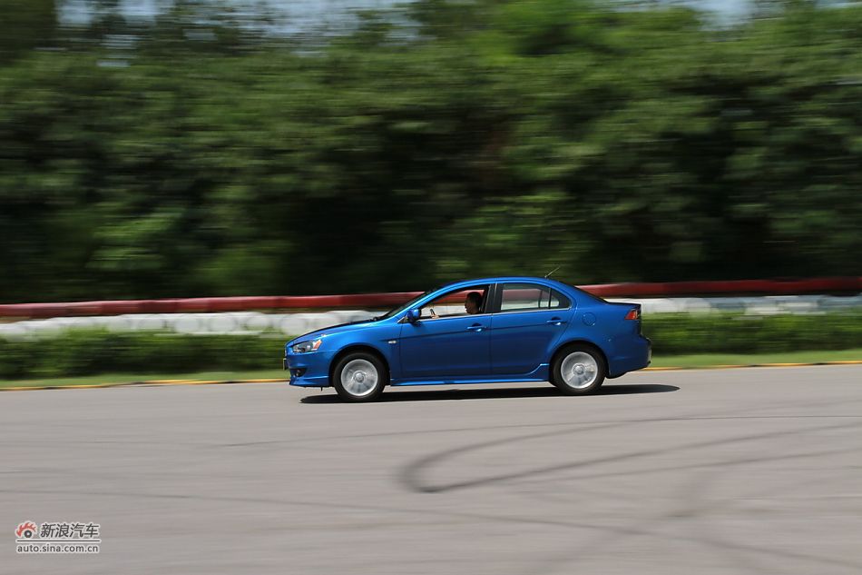 新浪试车深度试驾2011款翼神