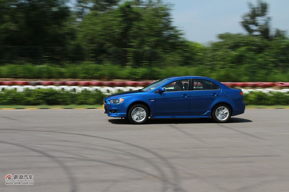 新浪试车深度试驾2011款翼神