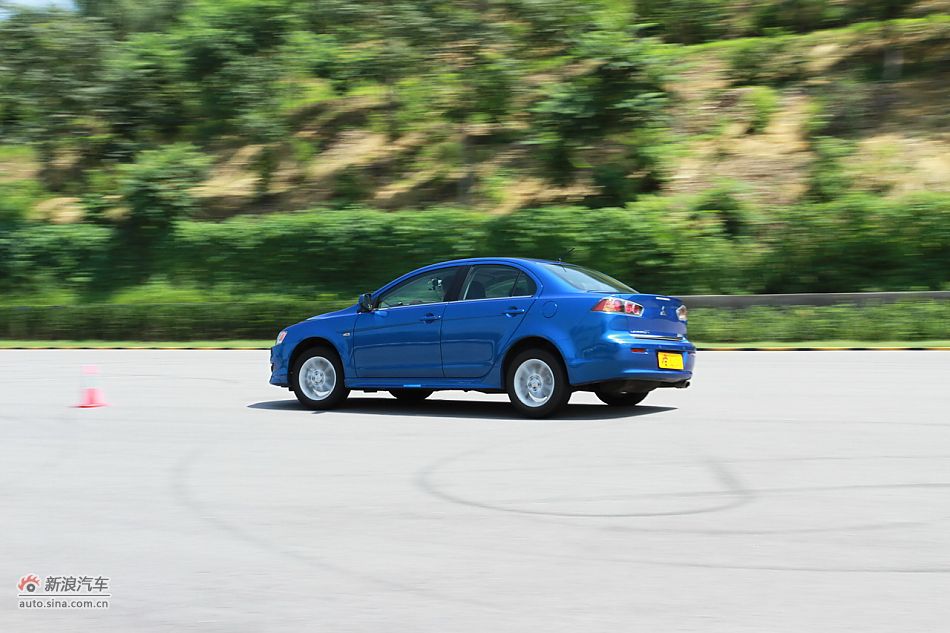 新浪试车深度试驾2011款翼神