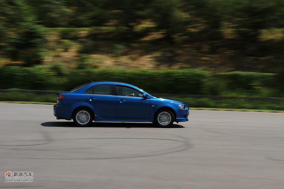 新浪试车深度试驾2011款翼神