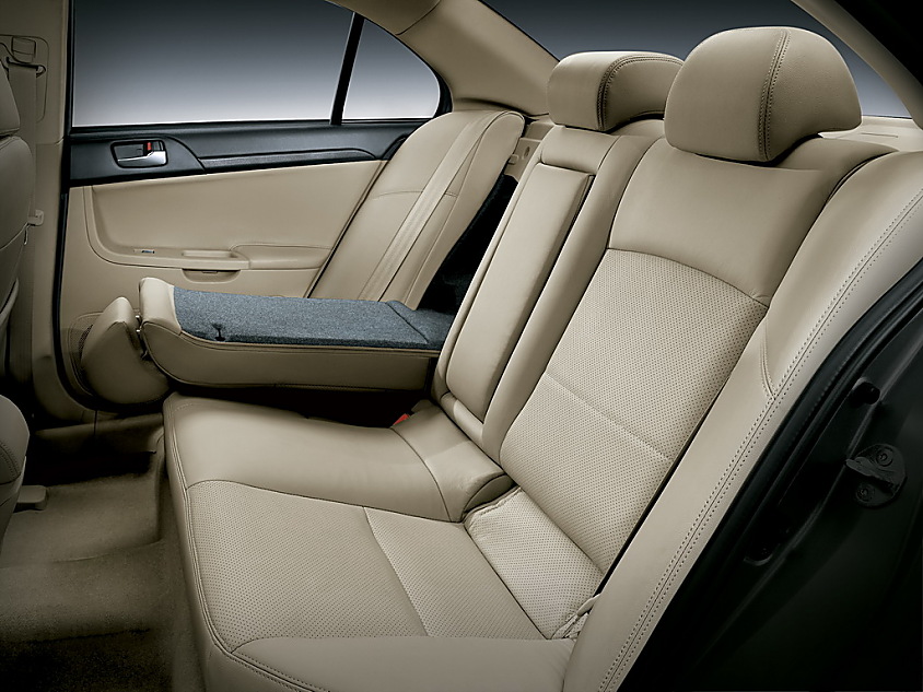 蓝瑟翼神内饰资料图