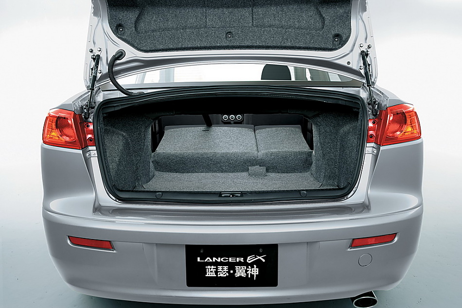 蓝瑟翼神内饰资料图