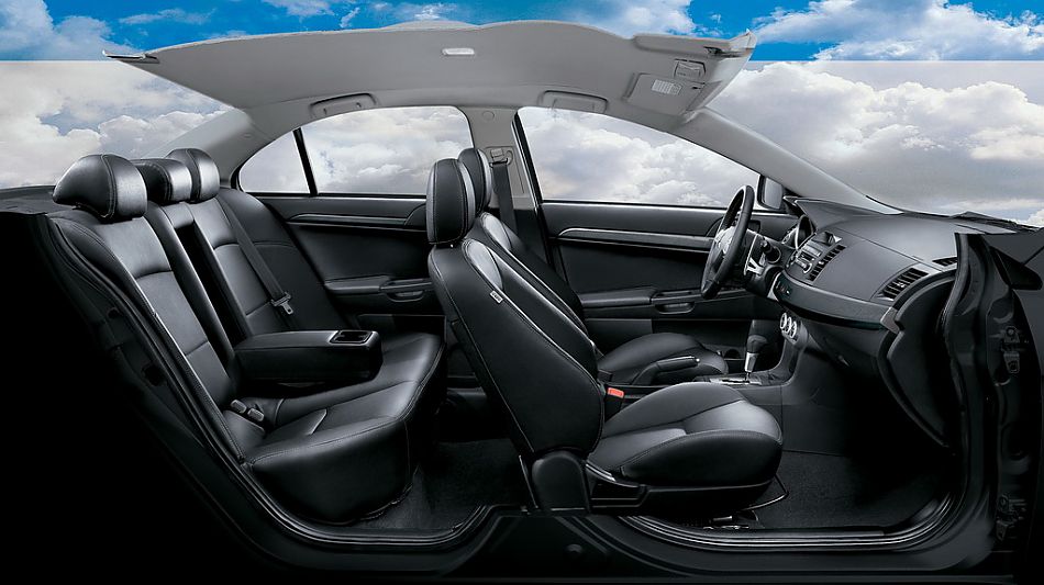 蓝瑟翼神内饰资料图