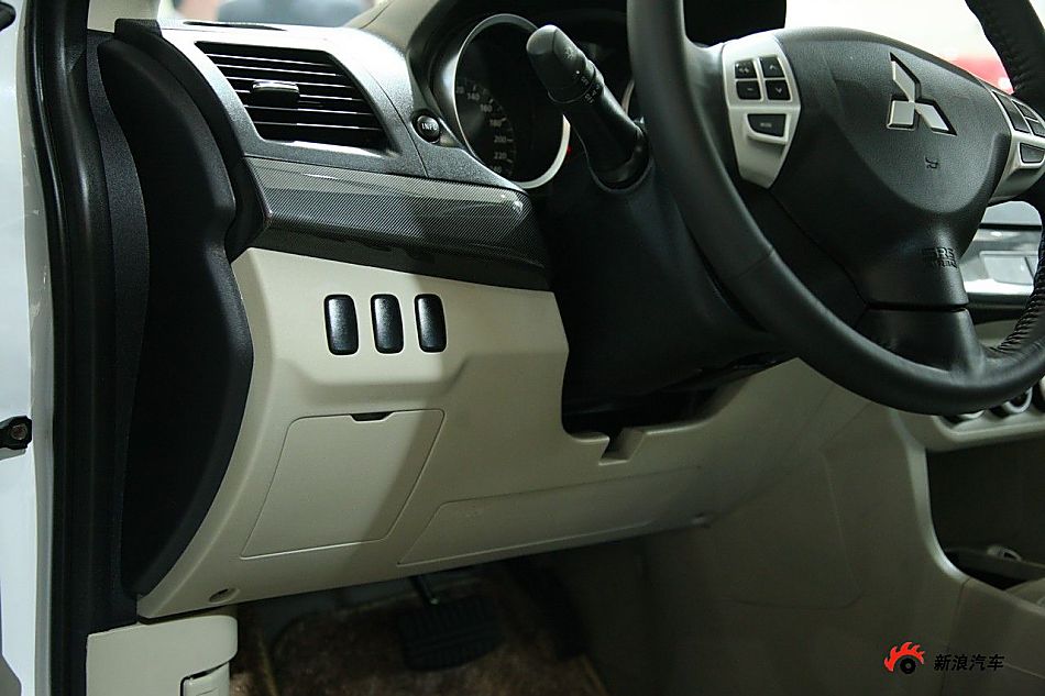 东南三菱蓝瑟翼神