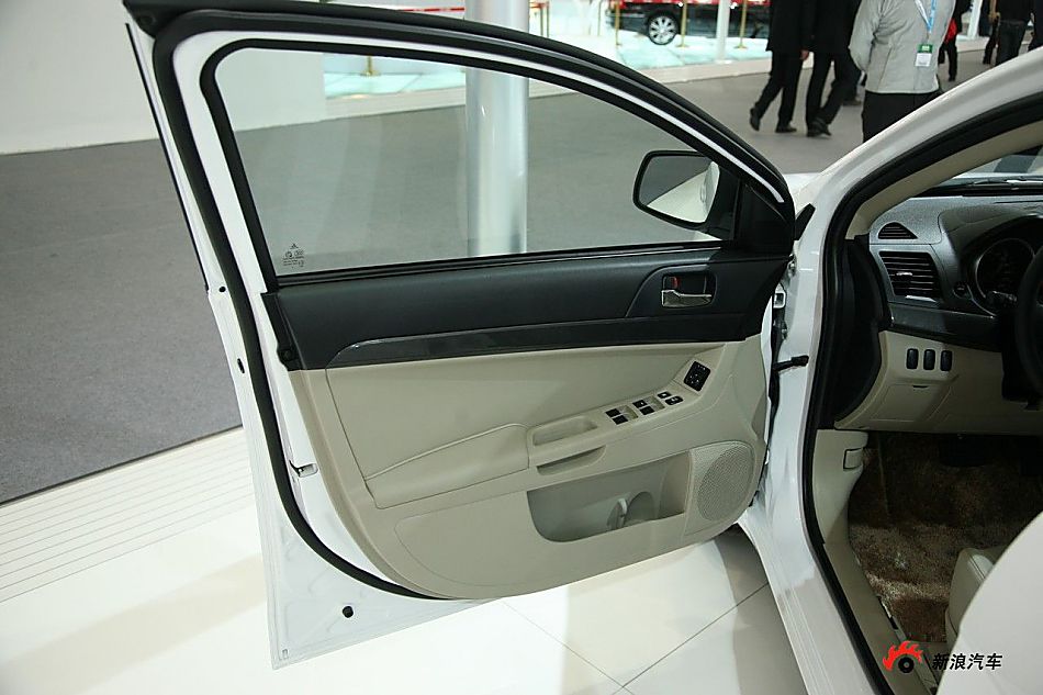 东南三菱蓝瑟翼神