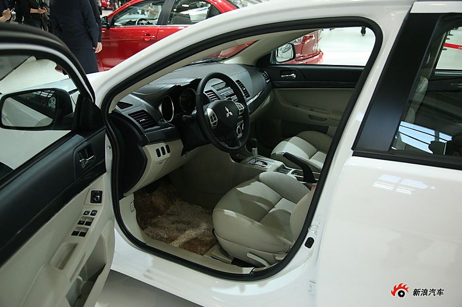 东南三菱蓝瑟翼神