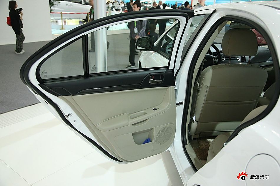 东南三菱蓝瑟翼神