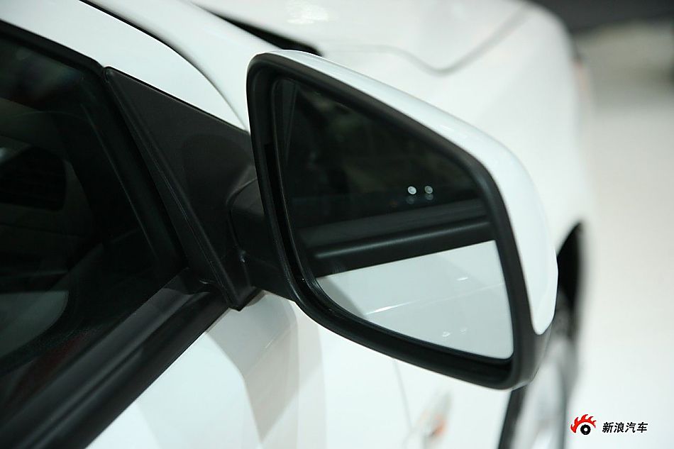 东南三菱蓝瑟翼神