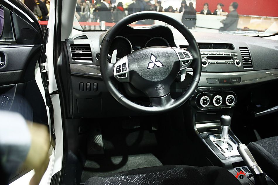 东南三菱蓝瑟翼神