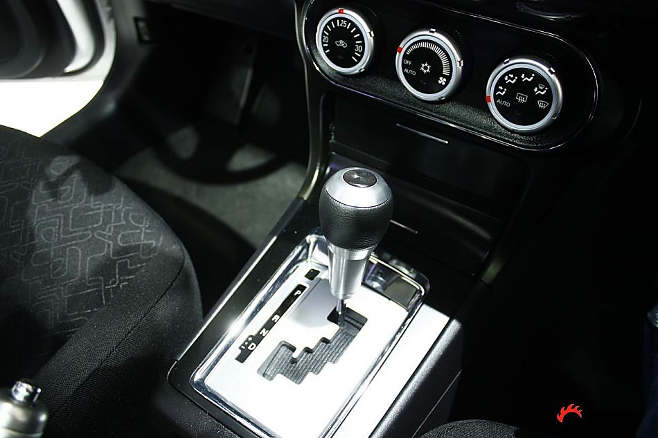 东南三菱蓝瑟翼神