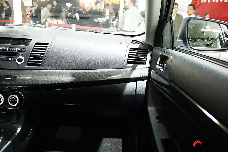 东南三菱蓝瑟翼神