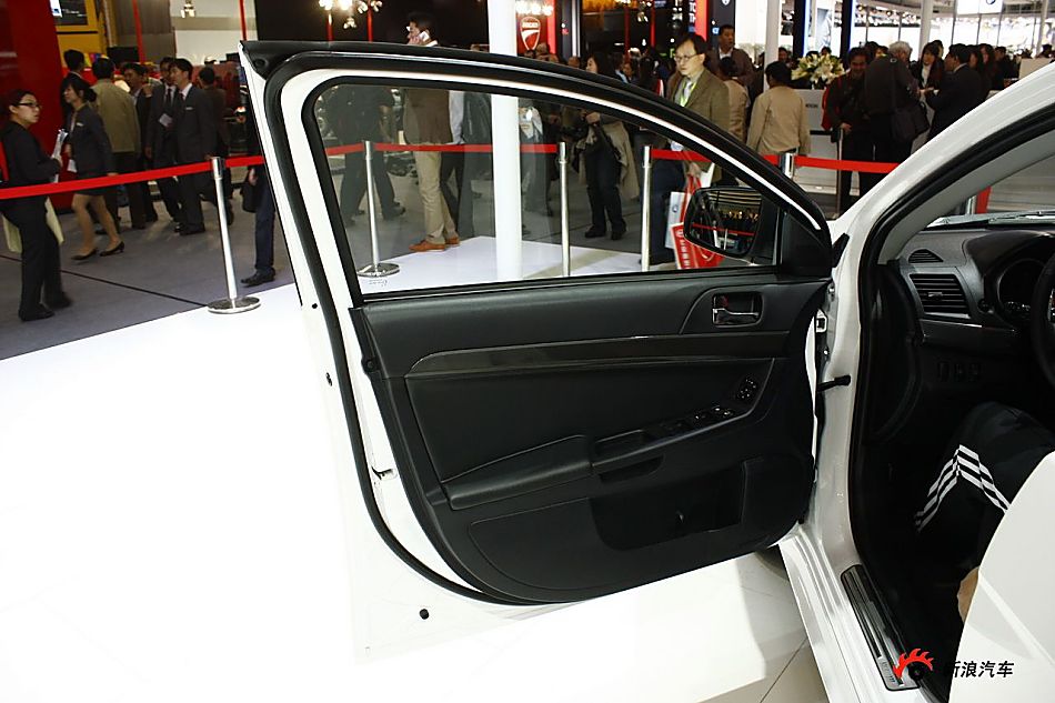 东南三菱蓝瑟翼神