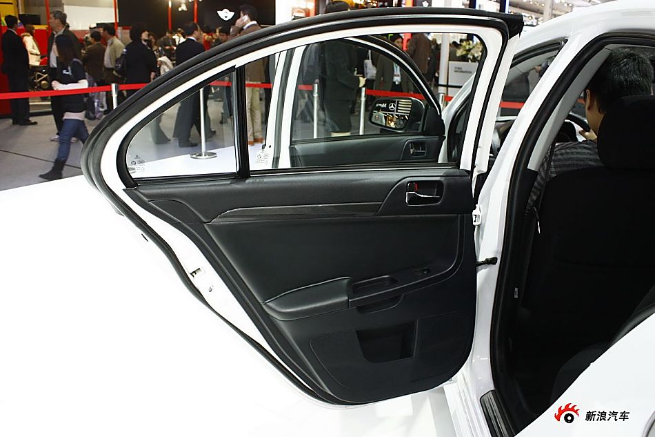 东南三菱蓝瑟翼神