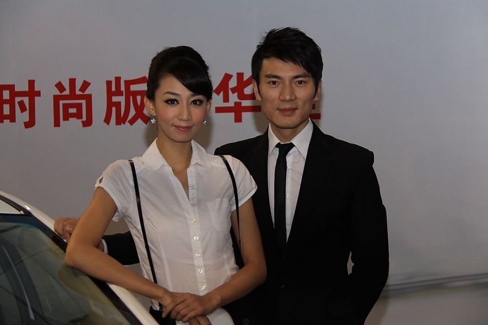 东南三菱蓝瑟翼神上市现场模特