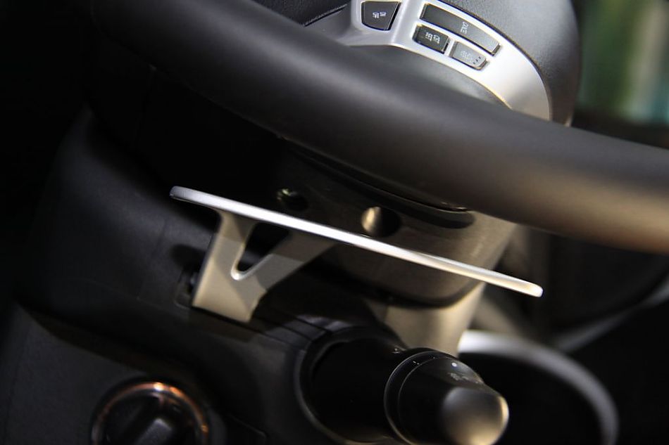 东南三菱蓝瑟翼神上市现场2.0L旗舰型CVT内饰