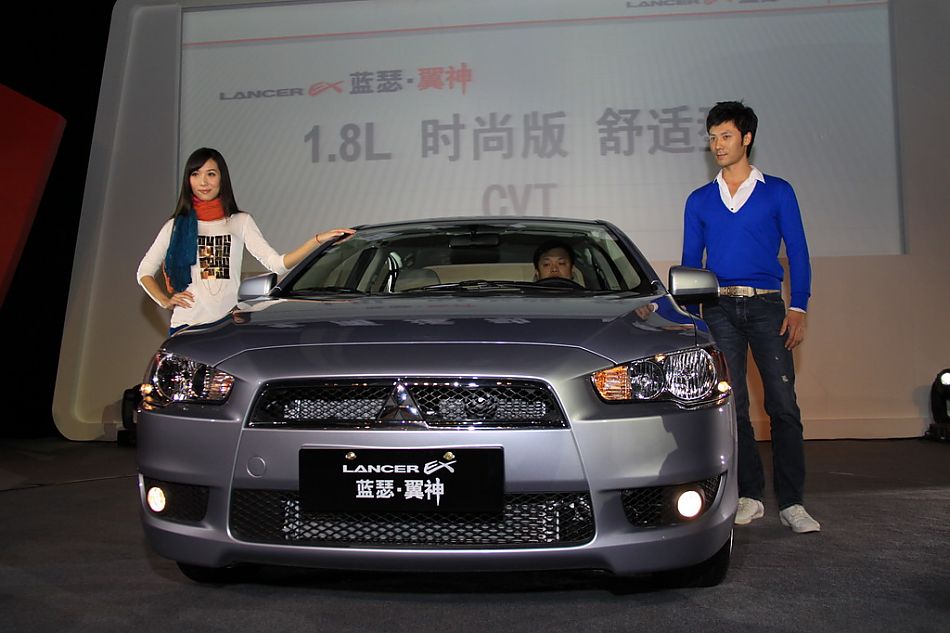 东南三菱蓝瑟翼神上市现场新车亮相
