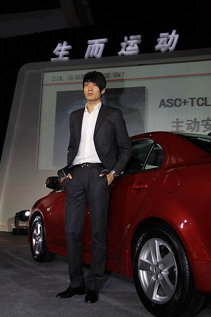 东南三菱蓝瑟翼神上市现场新车亮相