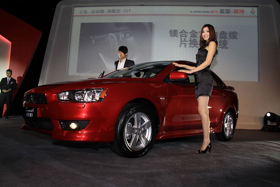 东南三菱蓝瑟翼神上市现场新车亮相