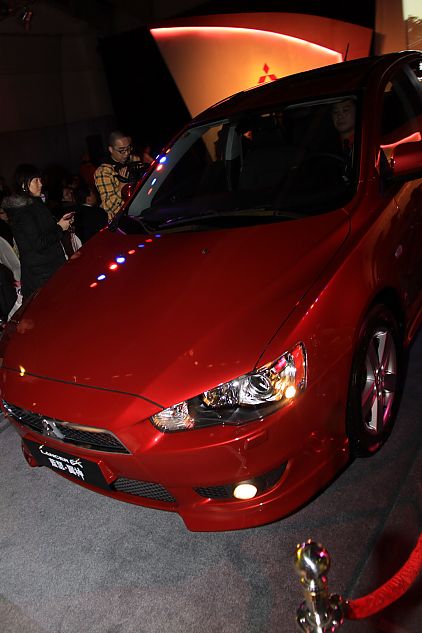 东南三菱蓝瑟翼神上市现场新车亮相