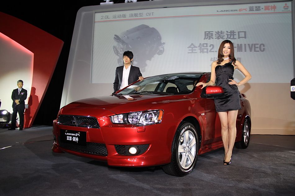 东南三菱蓝瑟翼神上市现场新车亮相