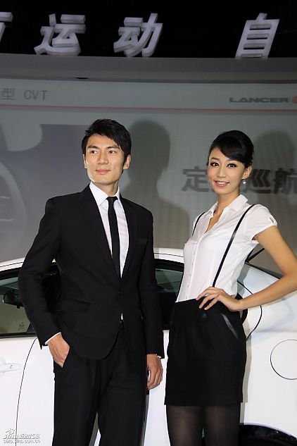 东南三菱蓝瑟翼神上市现场模特