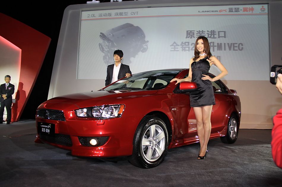 东南三菱蓝瑟翼神上市现场新车亮相