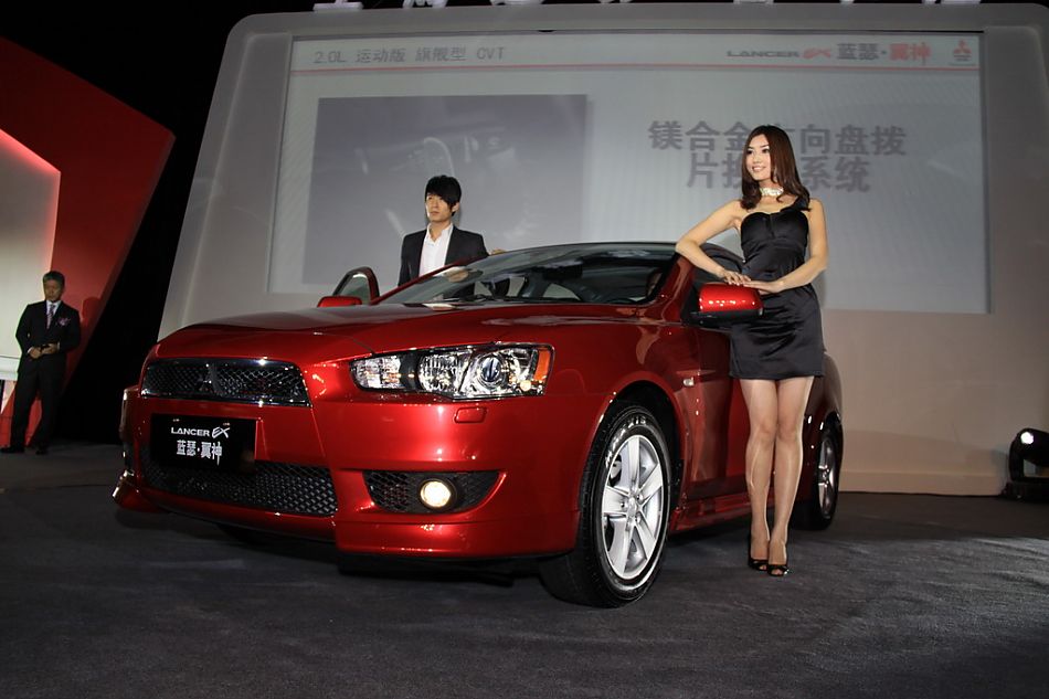 东南三菱蓝瑟翼神上市现场新车亮相