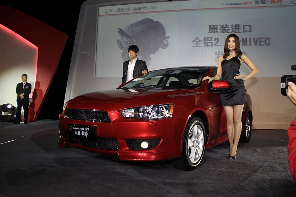 东南三菱蓝瑟翼神上市现场新车亮相