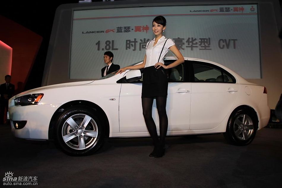 东南三菱蓝瑟翼神上市现场新车亮相