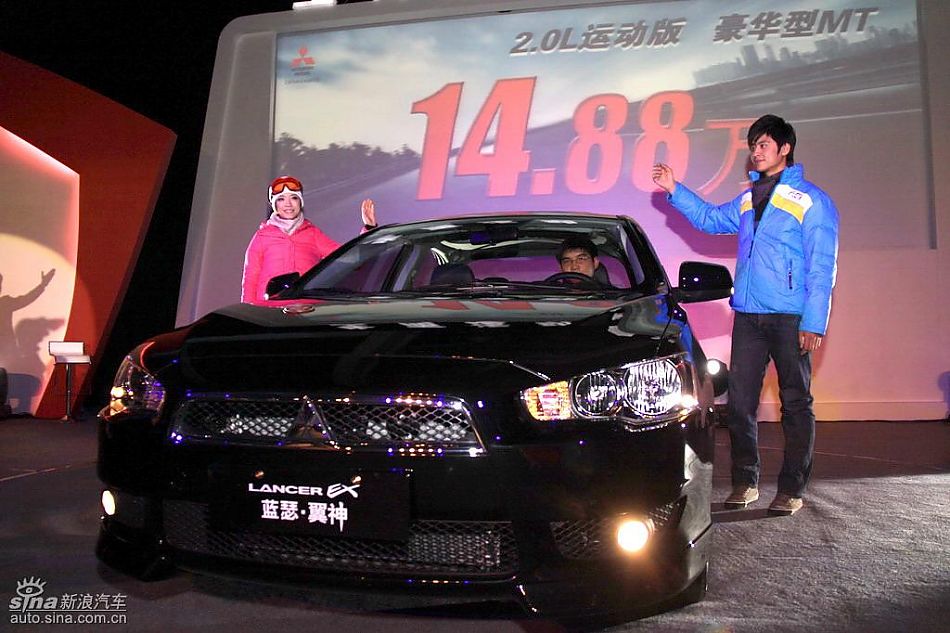 东南三菱蓝瑟翼神上市现场新车亮相