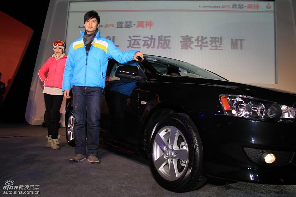 东南三菱蓝瑟翼神上市现场新车亮相