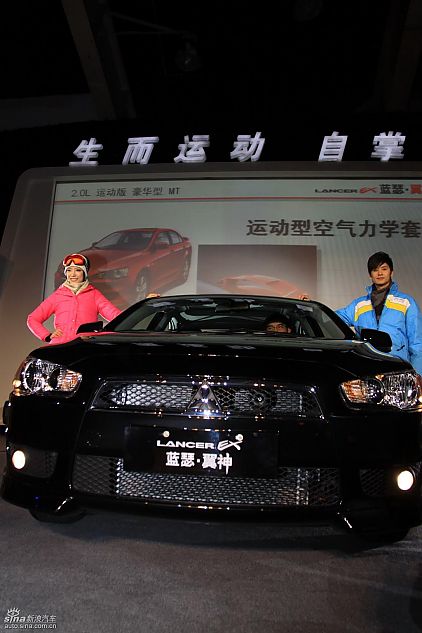 东南三菱蓝瑟翼神上市现场新车亮相