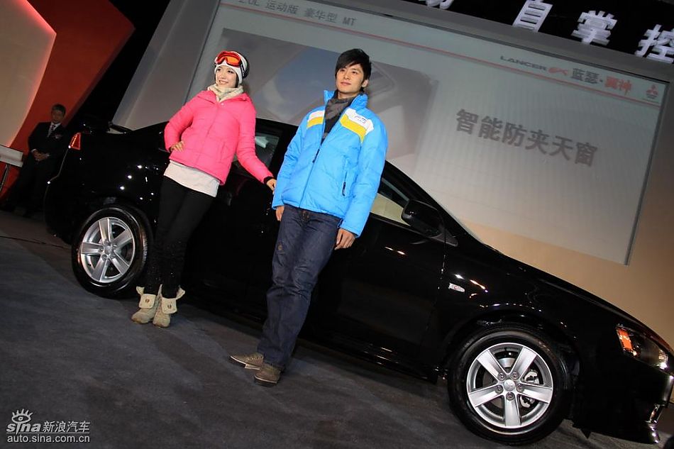 东南三菱蓝瑟翼神上市现场新车亮相