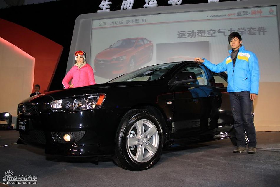 东南三菱蓝瑟翼神上市现场新车亮相