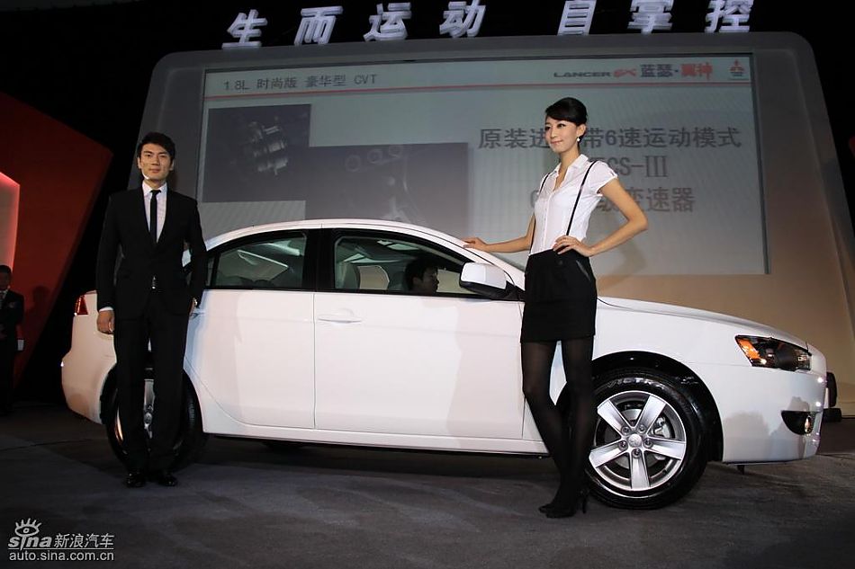 东南三菱蓝瑟翼神上市现场新车亮相