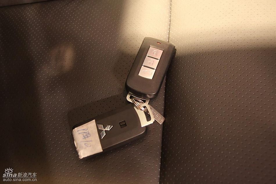 东南三菱翼神内饰实拍图