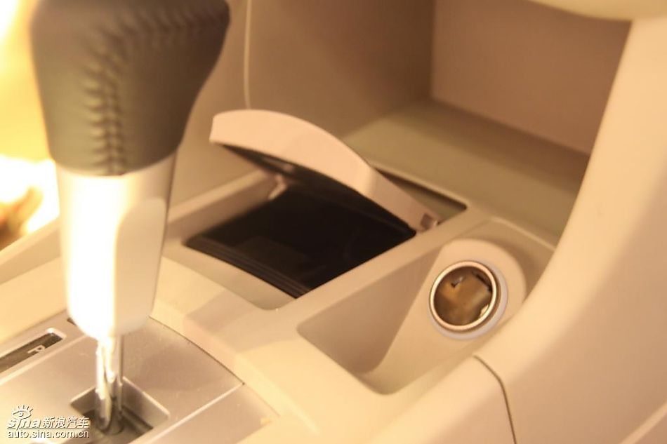 东南三菱翼神内饰实拍图