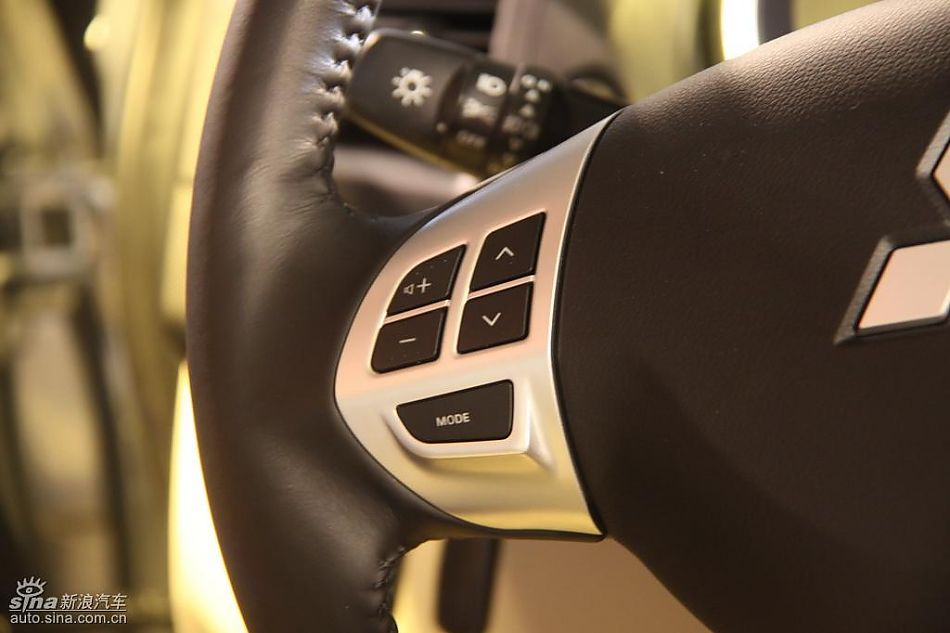 东南三菱翼神内饰实拍图