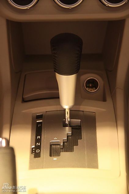 东南三菱翼神内饰实拍图