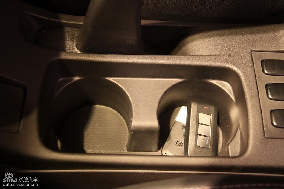 东南三菱翼神内饰实拍图