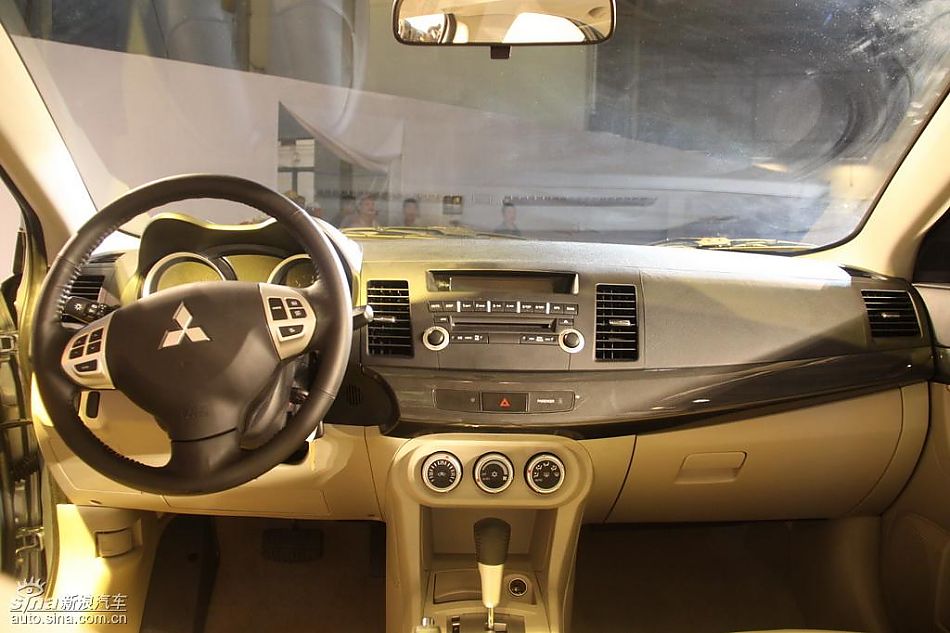 东南三菱翼神内饰实拍图