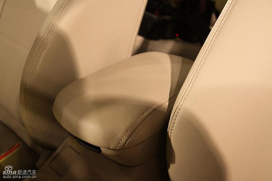东南三菱翼神内饰实拍图