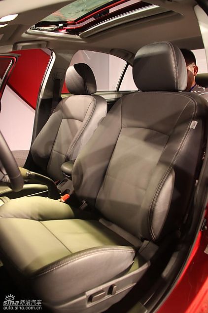 东南三菱翼神内饰实拍图